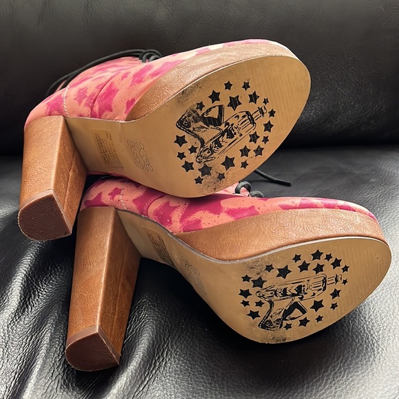 JF Pink Star Booties - Picture 6 of 9